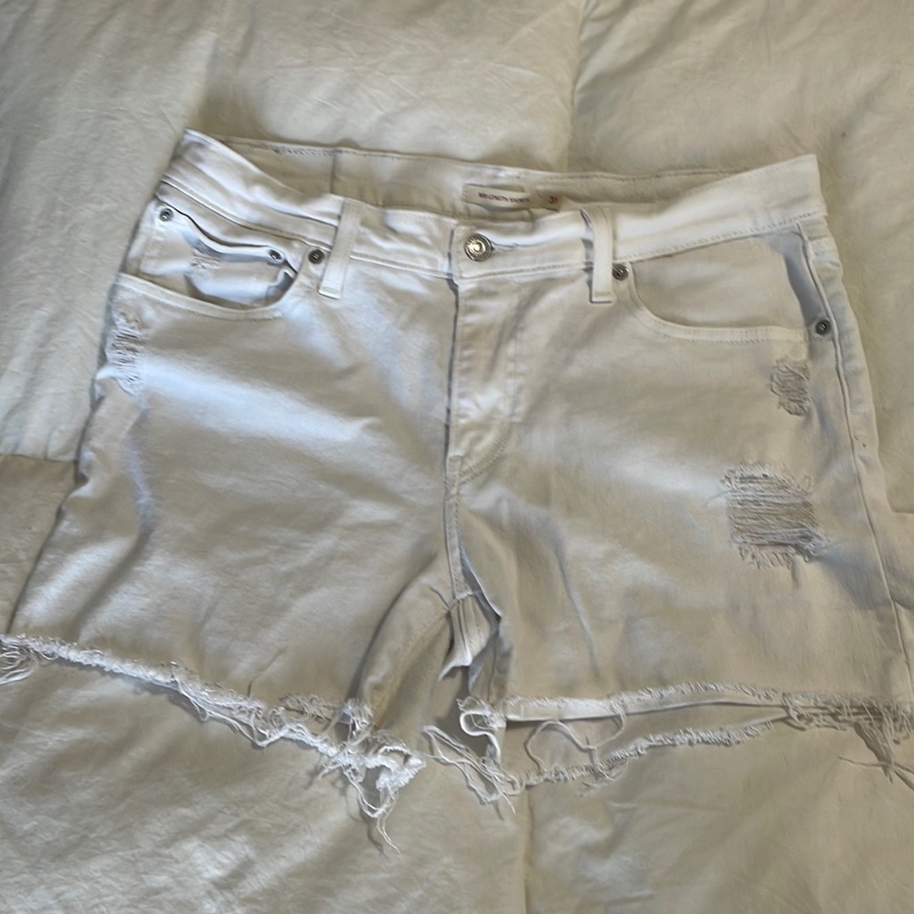 Levi’s Mid-Length Denim Shorts 31